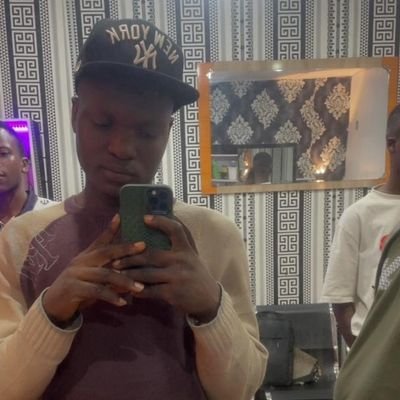 DairoOlawale4's profile picture. life comes at you so fast ⚡