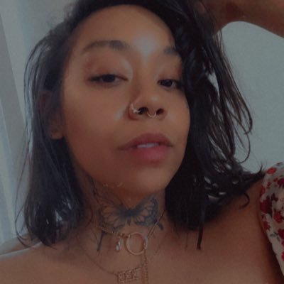 they/her•queer• self-portraiture•$50 for me respond to your DM• 5’11 walking piece of art•