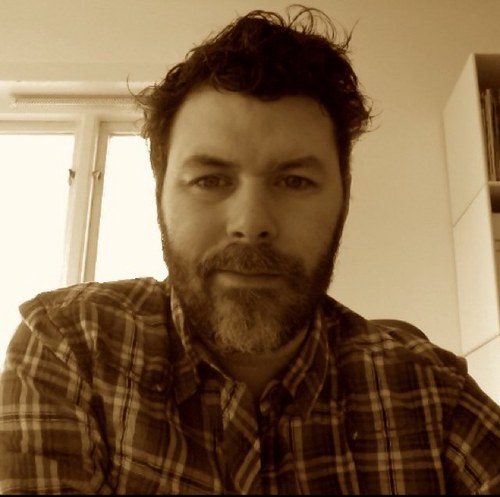 RichardAhlman's profile picture. Mediasäljande mim/skådespelare med oavslutade sjuksköterskestudier.
Men egentligen är jag en sportintresserad Rockstjärna med tre barn.