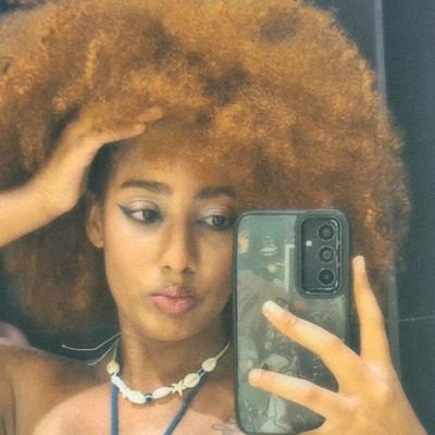 marxista; programadora; ritmista de escola de samba; sócia do clube dos canalhas; cinéfila; tricolor paulista; fashion girlie; filha do Charles Mingus