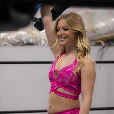 • Pretty Girl • Pro Wrestler • Your favorite blonde 😘