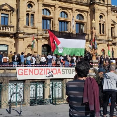 CamposDeHierba's profile picture. El respeto se gana, no se pide
-Gora Herria