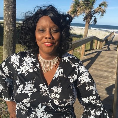 Executive Career Coach | Empowering professionals 40+ to thrive | @aprilogden