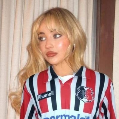 Timinfeliz's profile picture. @santacruzfc
Eu corro pro mar só ver ela tlgd ?