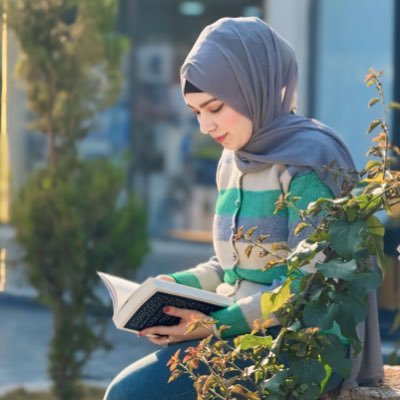 - أعيشُ فقط على ما لا يعرفهُ الآخرون عنّي -
.
|| بيتر هادنكه