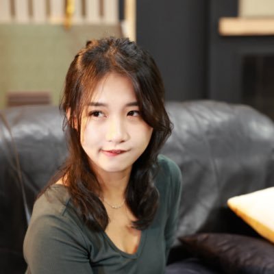 rjrbuzz's profile picture. I wanna DJ and tell jokes while playing chess♟️