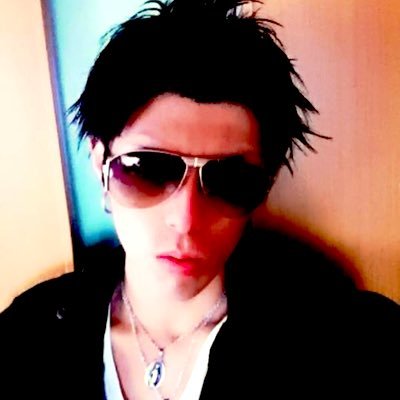 zizizi10's profile picture. 福岡に住むロック大好きな、バンド始めるかも！#LUNASEA 特にJさん最高。気軽にフォローよろしく。チロさんLIVE勉強になりました。アーリーヌードルズも今から楽しみ。キクさんギター頑張って^ - ^LUNA SEA、黒夢、sads、禿夢、好きです。 バンド@FiCTiONAL2024のプロデュースやってます。