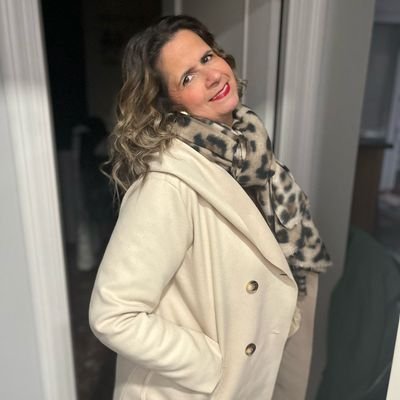 silviasdr's profile picture. ufff difícil de definir