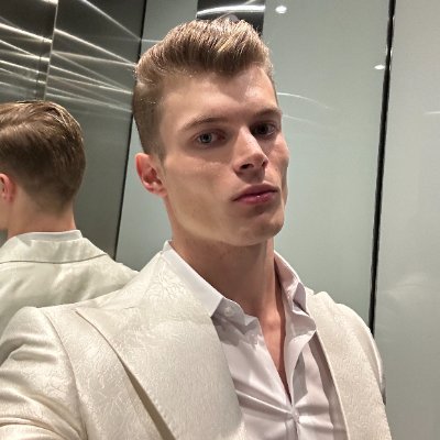 leonardsaros's profile picture. Building the most intelligent NSFW chatbot to automate content sales on creator-monetization platforms