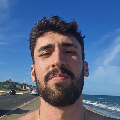 ”Hoje deve ser quinta-feira”, pensou Marino, debruçando-se sobre o chope.”Nunca consegui entender qual é a das quintas-feiras”