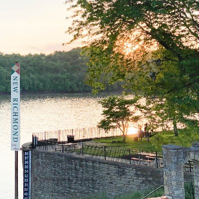 The Springer House is a prestigious historic hotel along the Ohio River. It is located along the riverbank in New Richmond Ohio's waterfront.