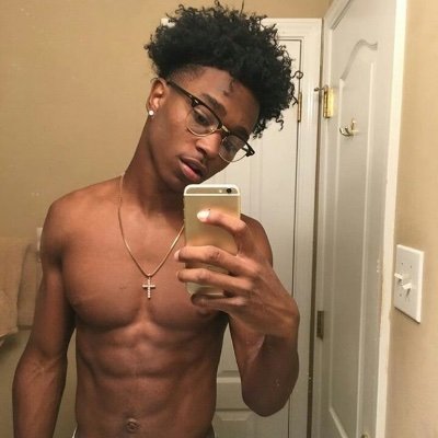 located in Alameda in Oakland downtown looking for someone to link up and have fun