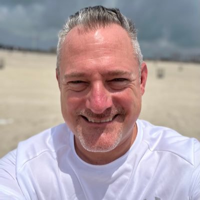 expat new yorker / amateur guitarist / technology sales / @stjohnsu alum