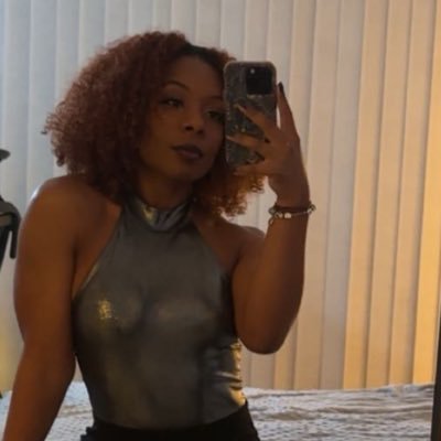 _taemoR's profile picture. the freckled face sunflower lover .