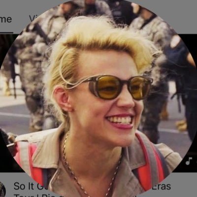 evermoray's profile picture. she/her. 🏳️‍🌈 i’m a sad gay. – #brandicarlile

#amypoehler: my comedy wife tina fey.