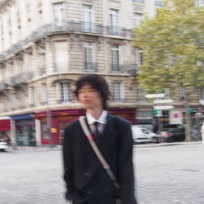 京大工学部 | ヤドリギ(@yadorigi0520)主宰・編集長 | 京大短歌 | 写真 | 詩 | 編集 | 方法論 | 松岡正剛 | シュルレアリスム | 現代美術 | 幼年期 | 海 | ✉︎→ moritamaki.official@gmail.com