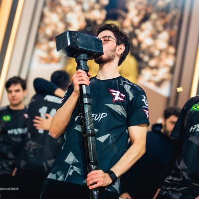 Professional Rainbow Six player for @FaZeClan | Powered by @SteelSeries | https://t.co/MGj1w6pZPV | Duo: @R4refps 💎 | @eumajulol 🤍 | 1x World Champion 🏆