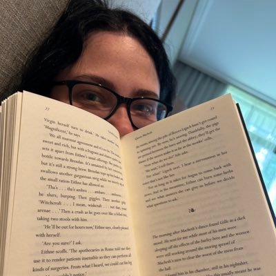 26 ✨ she/her queer ✨ Australia ✨ 18+ only #BookTwitter horror | thriller | classics | fantasy