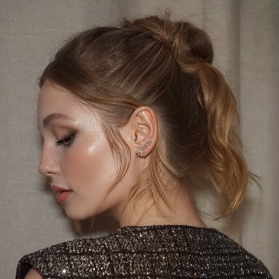 💛 Updates for Hannah Dodd 💛 fan account
