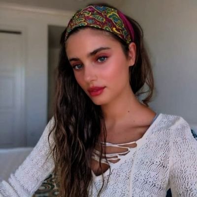 🇿🇦Trust your instinct🇿🇦 💫Book Reviewer 💫Content Creator 💫Team Breezy 🎶🔥
Just a girl with full sparkle 💫 spreading joy & kindness💫