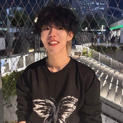 Rsm_bnT's profile picture. ご予約はDMorInstagramまでお願いいたします🙋‍♂️ ▫️嘘みたいに自然な縮毛矯正 ▫️毎日を簡単にかっこよく ▫️再現性抜群の似合わせカット 学生〜社会人まで幅広く来ていただいてます！