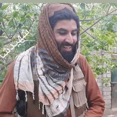 مونږ ټـــــول عمر همدغه غلطي وڪـړه غالبه.
چې گرد مو په څېره ؤ، مونږ هنداره پاڪوله.