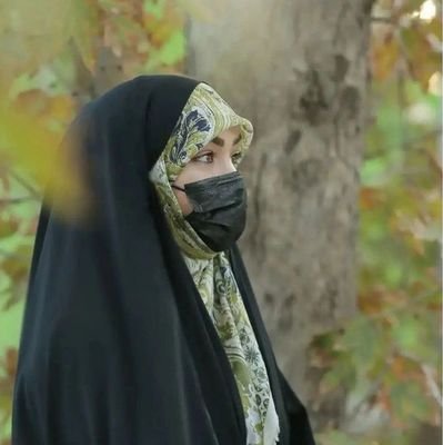 نفسهایم عطر خدا دارد، قدمهایم در مسیر طبیعت/ دختری که قلبش با یاد او میتپد.