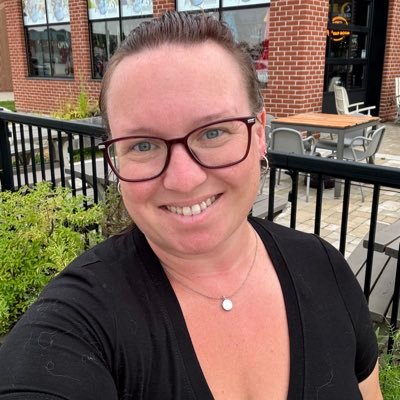 AMBSocial's profile picture. #MomLife 👧🏼🐶