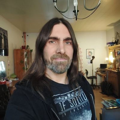 Arne °77 _Yune °05 _Jitte °18 _vocals in Marche Funèbre _free thinker _nature _progressive _metalhead🤘_stafmedewerker personeelsdienst Mechelen