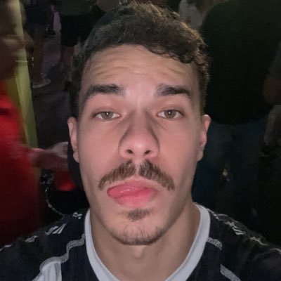 stevendemenezes's profile picture. Em busca de aventuras.