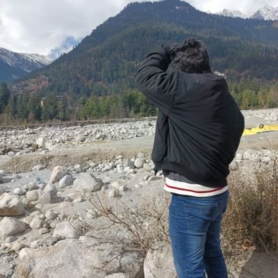 रात की एक बात वो जो दिन में आम हुई।
बहुत काला एक अंधेरा था,एक चिराग से हार हुई ।।
#jamia_alumni