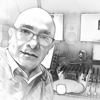 Al sur en el DF. Diseñador Sonoro, Editor, Realizador y creador de contenido... Mago, Brujo y Hechicero... cuarzos, yerbas y energía, Hombre Lobo Pelón.