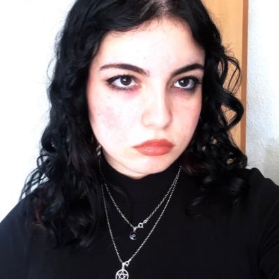 lolaadelgadoo_'s profile picture. such a spectrum… that word, love