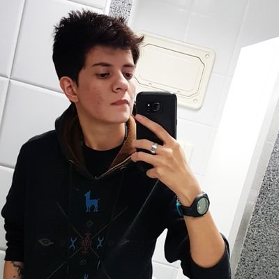 32. Brasília.
• Aquarelista gamer 🎮 🎨 🏳️🌈
▪café, astronomia, gatos, arte, games e livros ♡▪