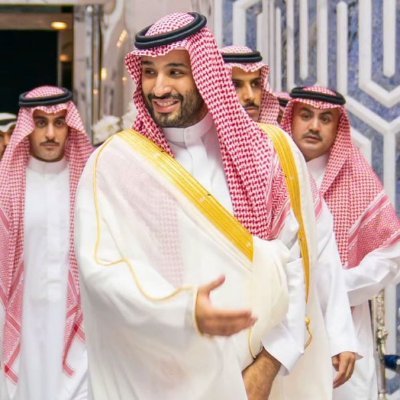 إن أولى واجبات المواطن أن يعمل ليلاً نهاراً لرفع مستواه وبالتالي رفع مستوى أمته.. ولا يجب أن يقنع هذا المواطن بأنه نال شهادته واستلم منصبه ثم يجلس لا يفعل شيئا