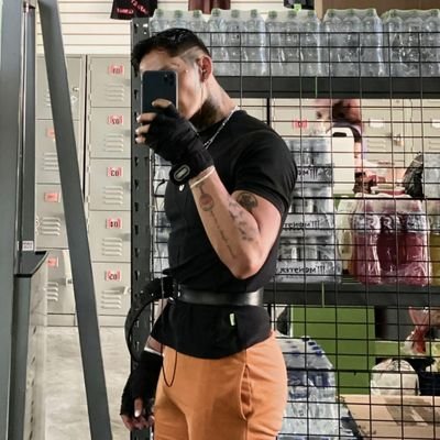 Fer_ricolino's profile picture. Amante de vida y de todo lo rico que conlleva. 

Todo en esta vida es negociable ....