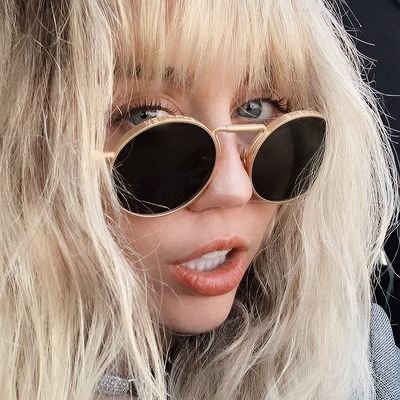 minshades's profile picture. Um pouco de cada!

   ela/dela