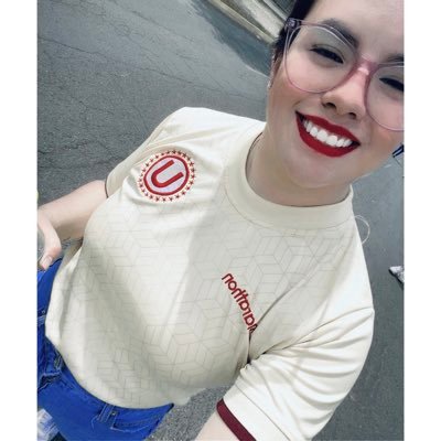 28 - (U) ❤️💛. ig: claudiaorbevasq