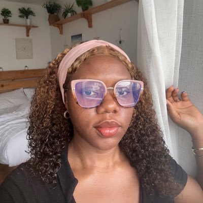 Lawyer/Content Creator. Changing the world one post at a time ❤️ IG@quin_lauriy