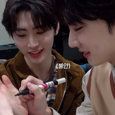 pshlov's profile picture. hoon bed selca supremacy