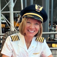 Laura, just a regular pilot turned writer (@laurasavino747) 's Twitter Profile