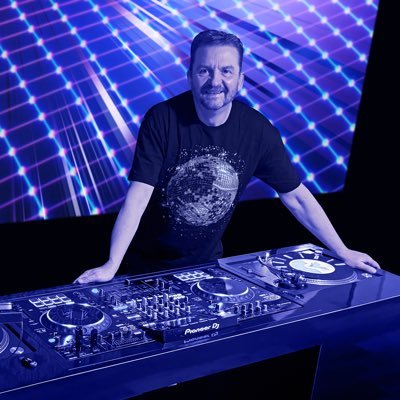 House music DJ and vinyl purist, inspired by legends like Levan & Vasquez. UK-born, NYC-based, playing Tech House, Disco & Afro House.