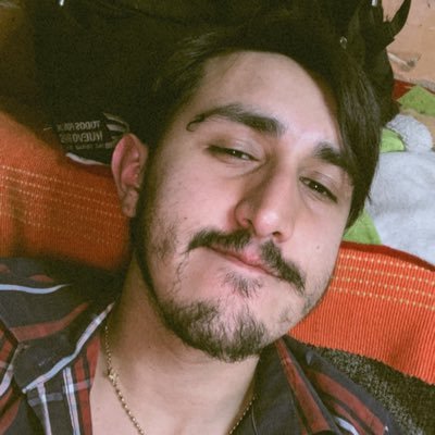 him/her/they/them. Enfermerx profesional UCI, Otaku, artista, marcial FREAK DE TODA LA VIDA y para colmo de males JOJO FAN ✨🖤🐻🐼🐻‍❄️