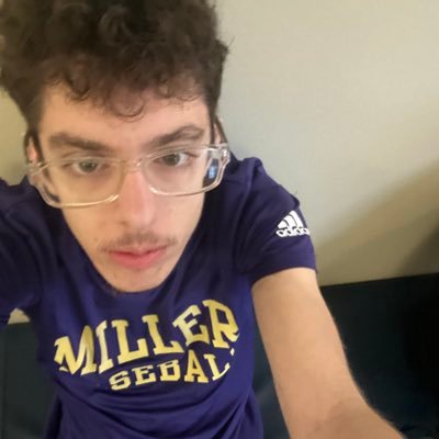 EMahler14278's profile picture. I’m 19
Freaky