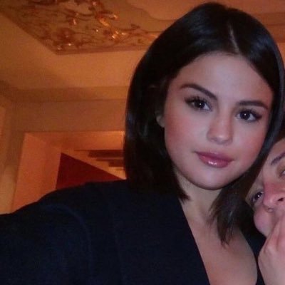 Amante da Selena Gomez e da Anahi que ama livros de romance e novelas turcas.