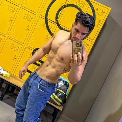lo que esté en este perfil no refleja exactamente lo que pienso, siento o ando haciendo.