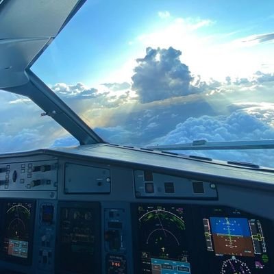 👩✈️INTERNATIONAL PILOT AIRLINE
🔆28 YEARS OLD
👩✈️PILOT LIFESTYLE~TRAVELS ✈️
