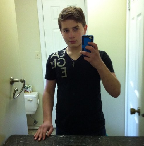 Bardownbeaut17's profile picture. Just another kid living the dream playing hockey with fellow beauty @04Riley. Love the boys, puck bunnies and the game of hockey. Toss me a follow.