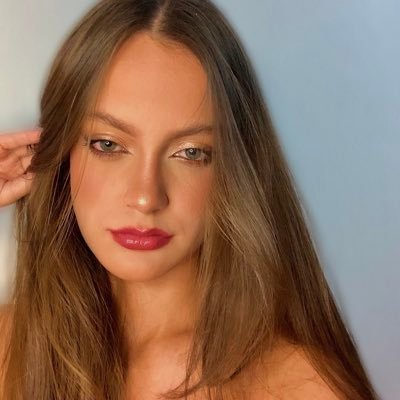 nicolleegb's profile picture. 