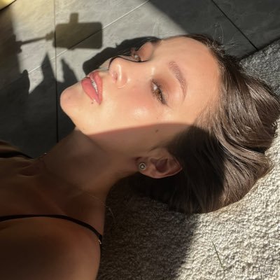 Cassendra (26y-) un peu égarée ici ☺️ je danse depuis que je marche avec mes deux (2) main 🍑 pour te faire jouir de plaisir regarde mon lien en bio ⤵️⤵️⤵️